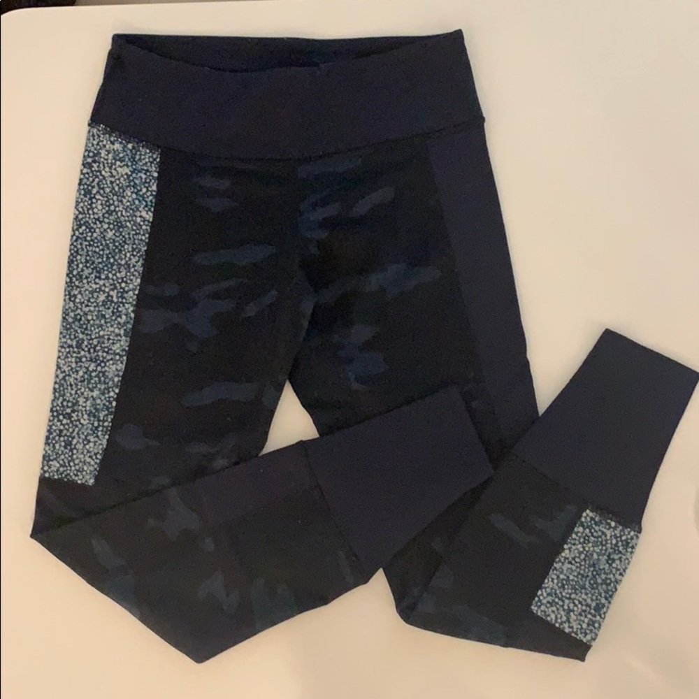 Lululemon navy camouflage leggings - size 6